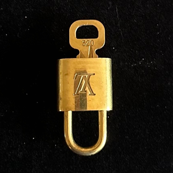 Louis Vuitton Lock and Key #320 - Picture 7 of 9